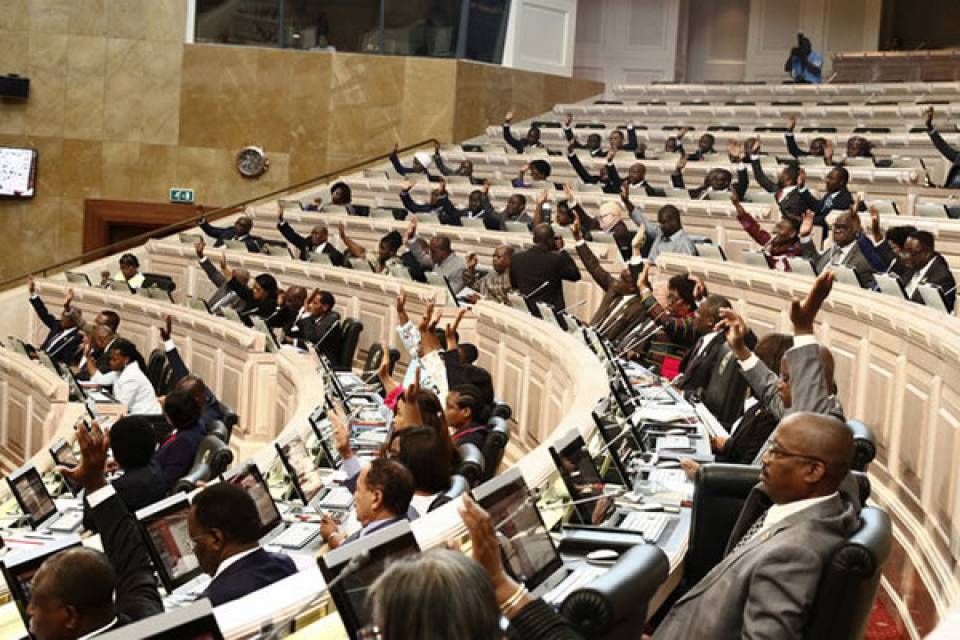 Angolan Parliament approves adjustment to the installation and end-of-term allowances for members of the National Assembly